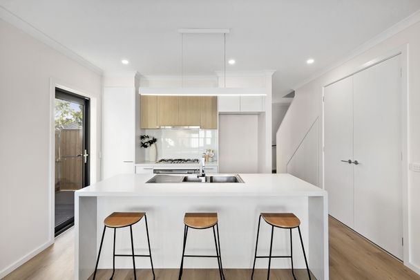 Air- conditioned Main Bedroom Park fronted 4 bedroom Masterpiece - Photo 1