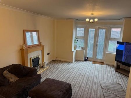 4 bedroom terraced house to rent - Photo 2