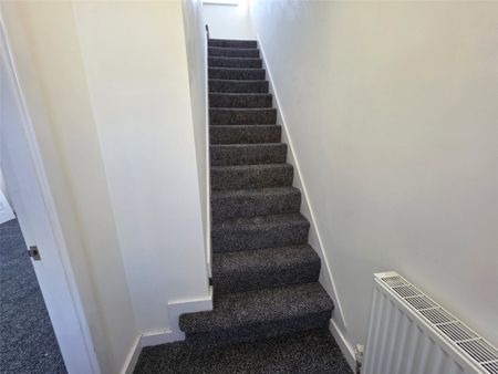 Ingham Road, Dewsbury, West Yorkshire, WF12 - Photo 5