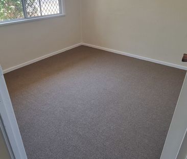 Lowset 2 bedroom unit close to school - shops and beach - Photo 4