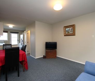 Convenient 2-Bedroom Flat - Photo 4