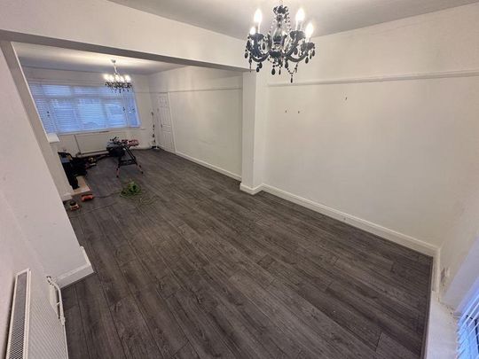 3 bedroom semi-detached house to rent - Photo 1