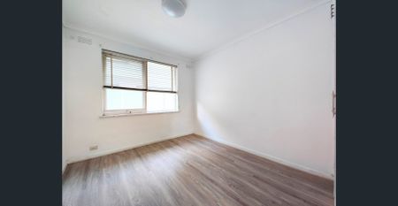 SITUATED IN VIBRANT SPRINGVALE CENTRAL - Photo 4