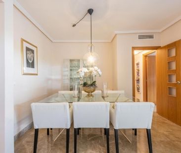 2 Bedroom Apartment For Rent in Estepona, Málaga - Photo 4