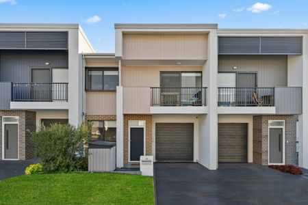 4 Bedroom Home - Walk to the Station! - Photo 5