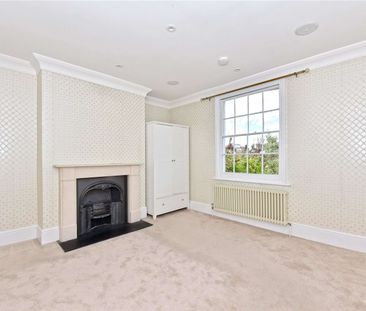 Elegant Grade II Listed residence set over five floors with larger than usual garden in the heart of Windsor. - Photo 5