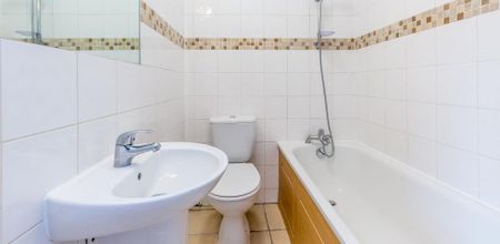 Modern one bed in zone one location mins to tube & shops - Photo 5
