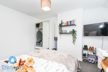 4 bed Semi-Detached House for Rent - Photo 5