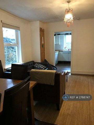 1 bedroom in a house share to rent - Photo 2
