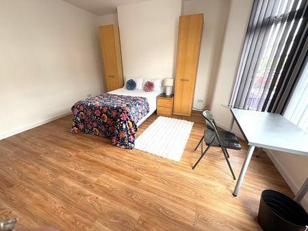 7 Bed Terraced House, Kenmare Road, L15 - Photo 3