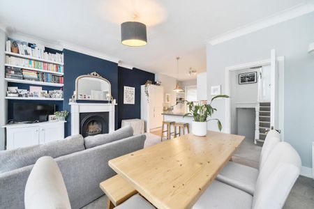 2 Bed Flat, Elsham Road, W14 - Photo 2