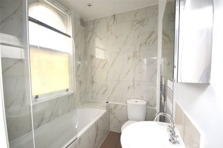 3 Bed Flat, Cargreen Road, SE25 - Photo 2