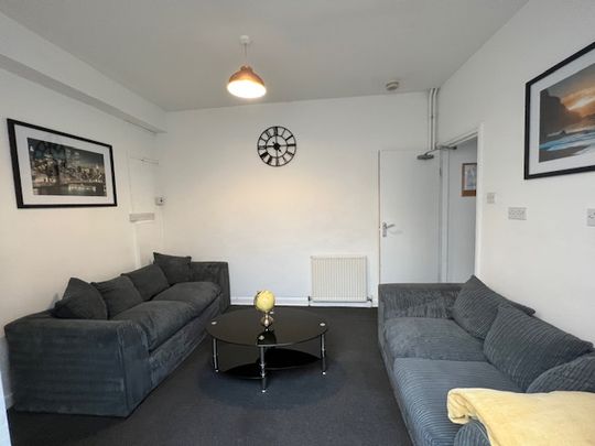 Five Bedroom Student House to Rent in Portsmouth - Photo 1