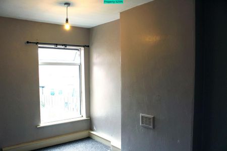 3 bedroom end of terrace house to rent - Photo 4