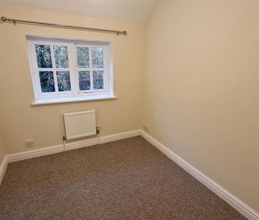 3 bedroom mews to rent - Photo 3
