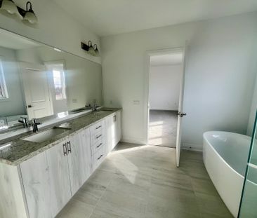 For Lease - 3194 Crystal Drive, Oakville, Ontario - Photo 6