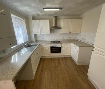 3 bedroom semi-detached house to rent - Photo 2