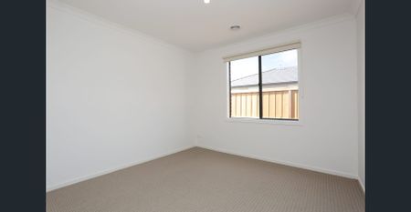 Elegant Family Living with Space, Style & Effortless Comfort - Photo 4