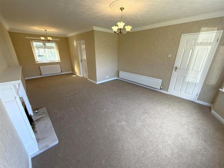 2 bedroom bungalow to rent - Photo 2