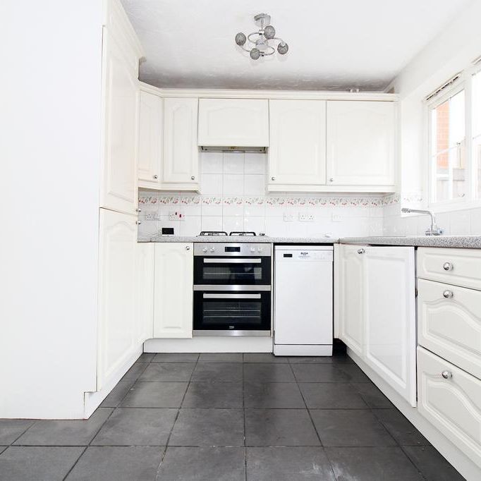 2 bedroom end of terrace house to rent - Photo 1