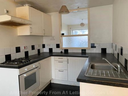 3 bedroom terraced house to rent - Photo 4