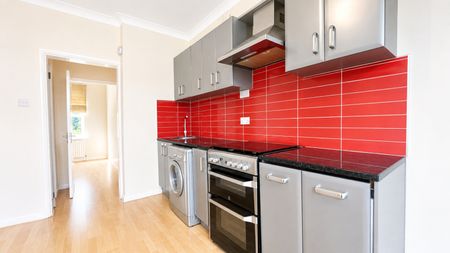 1 bedroom Flat in Queens Road, Aldershot - Photo 3