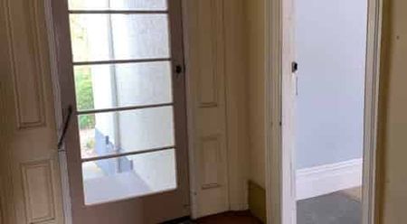 Downstairs Apartment - Photo 5