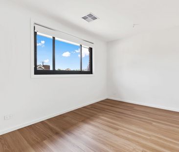 Brand New Luxury Home - Photo 3