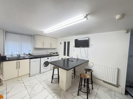 16 Walmsley Road, Leeds, LS6 1NG - Photo 3