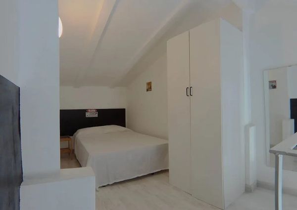 Calle de Antonio Zamora, Madrid, Community of Madrid 28011