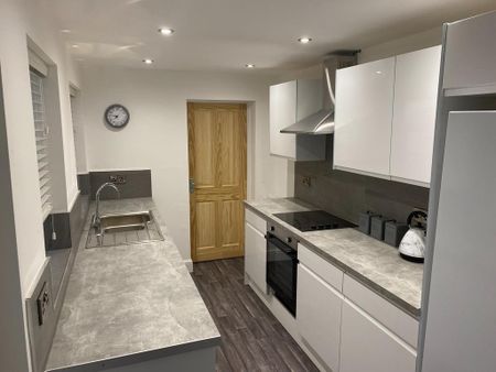 4 bedroom terraced house to rent - Photo 4