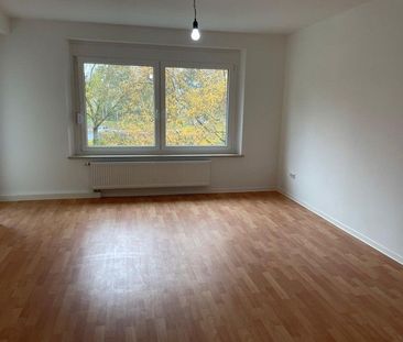 Tolle 3 - Zimmer Wohnung mit Balkon in modernisierter Wohnanlage! - Foto 1