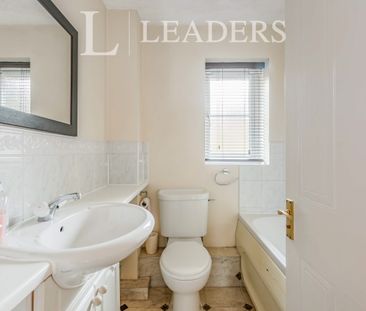 3 bedroom house to rent Abergavenny Gardens, Copthorne, Crawley, RH10 - Photo 3