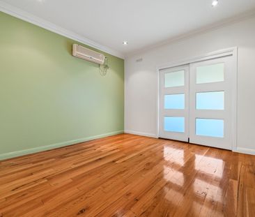 Spacious 4 Bedroom Home with Above Ground Swimming Pool - Photo 4