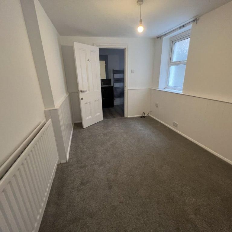 3 bedroom flat to rent - Photo 1