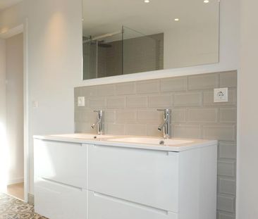 Erstbezug nach Komplettrenovierung!! Wunderschöne DG-Wohnung in tol... - Photo 2