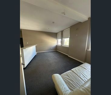 ✨ Charming Heritage Apartment in the Heart of Newcastle ✨ - Photo 1