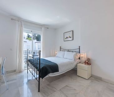 Casa adosada de alquiler en Urbanización Los Naranjos de Marbella, ... - Photo 6