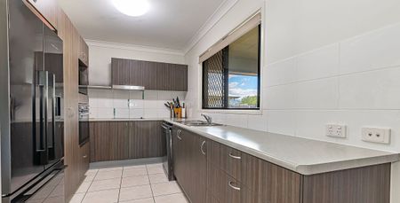 Family Home in Mount Louisa - Photo 4