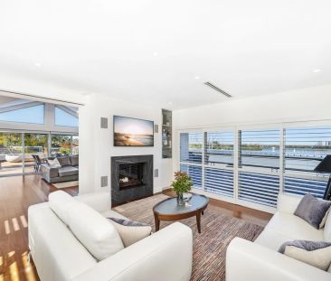 Exquisite 6-Bed Family Home in Pristine Location with Beautiful Wat... - Photo 2