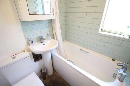 Surrey, Thornton Heath, CR7 - Photo 5