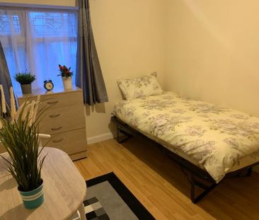 Room in a Shared House, Norfolk Avenue, N13 - Photo 4