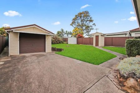 “A HOME YOU'LL LOVE!” - Photo 4