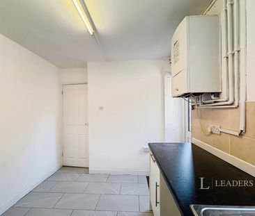 3 bedroom house to rent Old Shoreham Road, Hove, East Sussex, BN3 - Photo 5