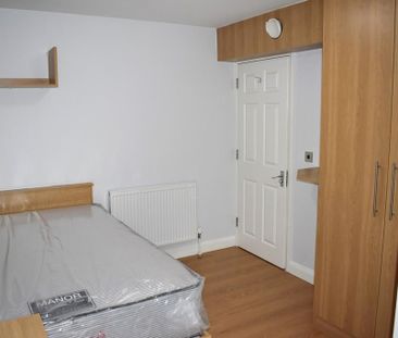 5 bedroom townhouse to rent - Photo 3