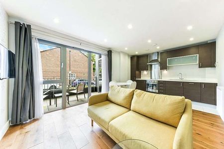 A bright, light, well-appointed, studio situated on the ground floor of this fine modern development, wonderfully located for the City. - Photo 3