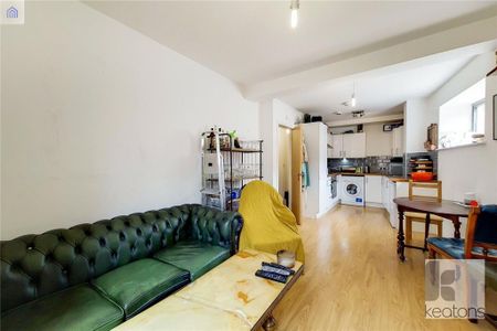 2 bedroom flat to rent - Photo 2