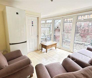 5 bedroom house to rent Brendon Avenue, Luton, Bedfordshire, LU2 - Photo 3