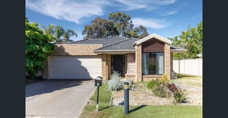 Private Court Living with Everyday Convenience in East Bendigo - Photo 2
