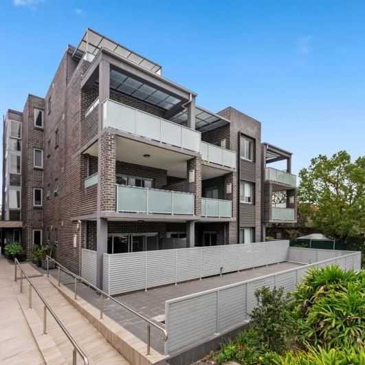 Modern Apartment in Prime Location - Photo 1